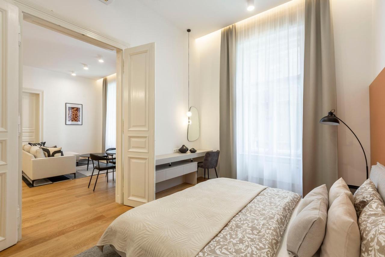 Luxurious Minimalist Residence With Sauna By Prestige Homes Budapest Ngoại thất bức ảnh