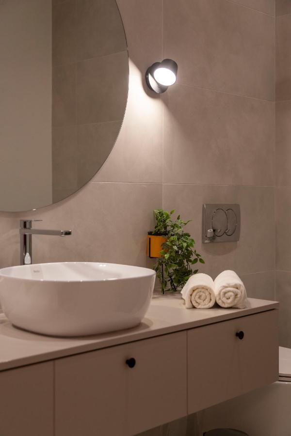 Luxurious Minimalist Residence With Sauna By Prestige Homes Budapest Ngoại thất bức ảnh