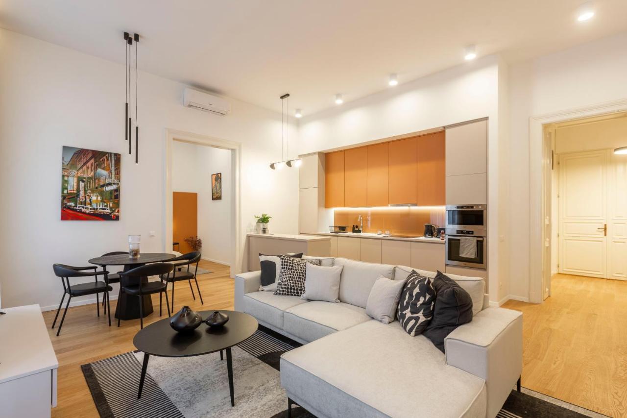 Luxurious Minimalist Residence With Sauna By Prestige Homes Budapest Ngoại thất bức ảnh