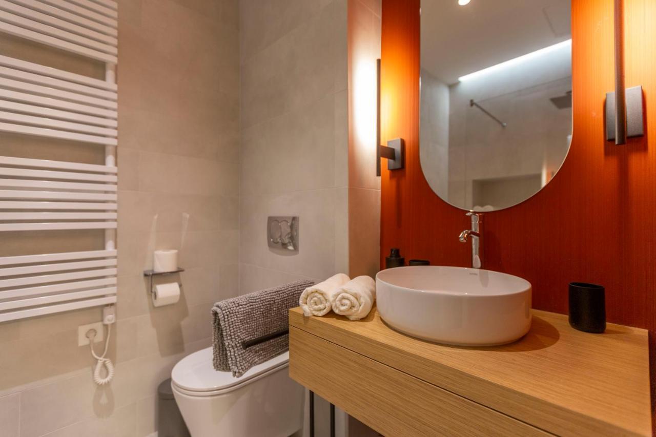 Luxurious Minimalist Residence With Sauna By Prestige Homes Budapest Ngoại thất bức ảnh