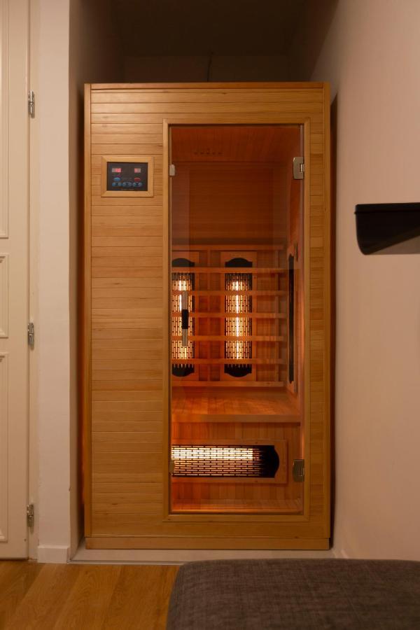 Luxurious Minimalist Residence With Sauna By Prestige Homes Budapest Ngoại thất bức ảnh