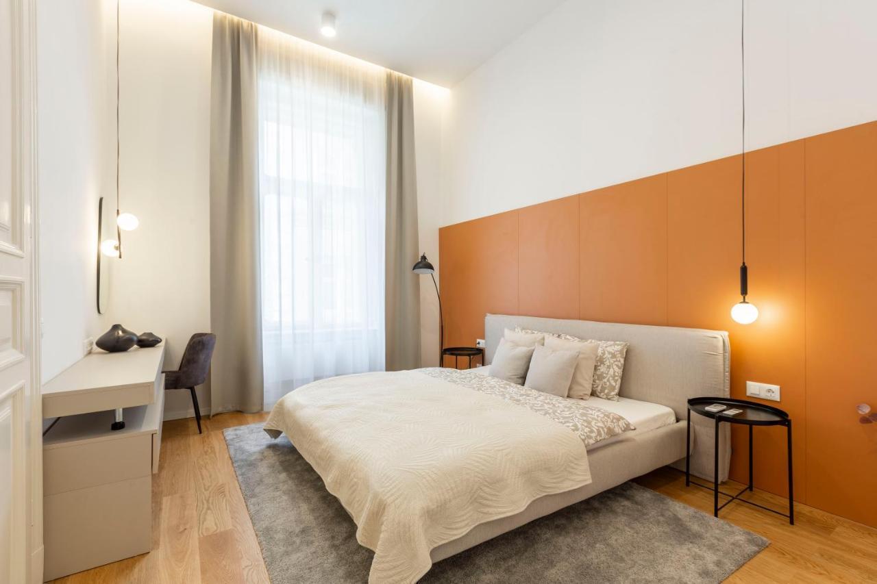 Luxurious Minimalist Residence With Sauna By Prestige Homes Budapest Ngoại thất bức ảnh