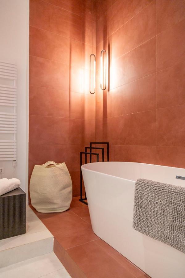 Luxurious Minimalist Residence With Sauna By Prestige Homes Budapest Ngoại thất bức ảnh