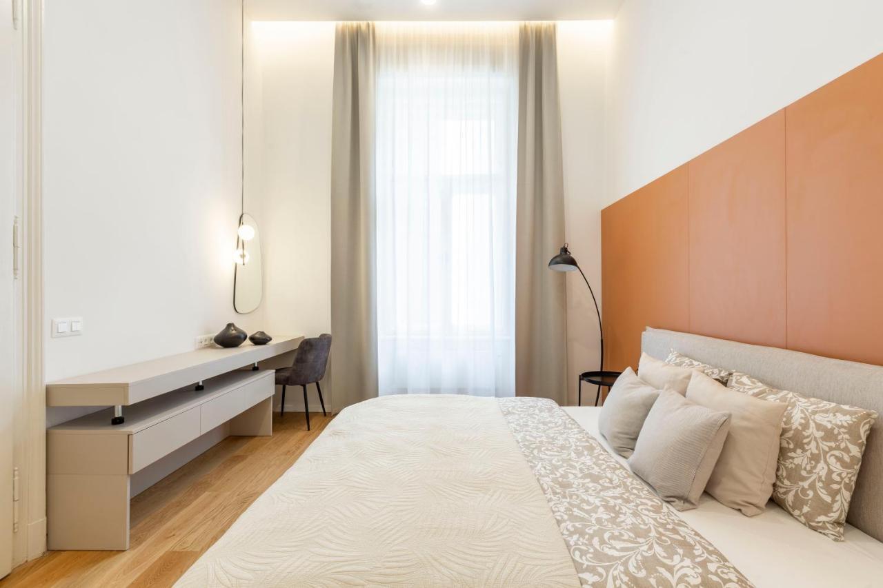 Luxurious Minimalist Residence With Sauna By Prestige Homes Budapest Ngoại thất bức ảnh